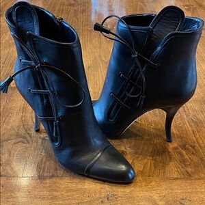 MANOLO BLAHNIK Black Leather Ankle Boots 38